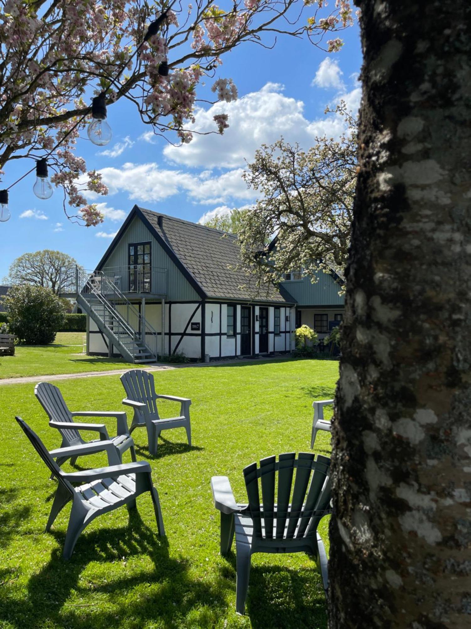 Kirsebaerkroen - The Inn Between Præstø Exteriör bild