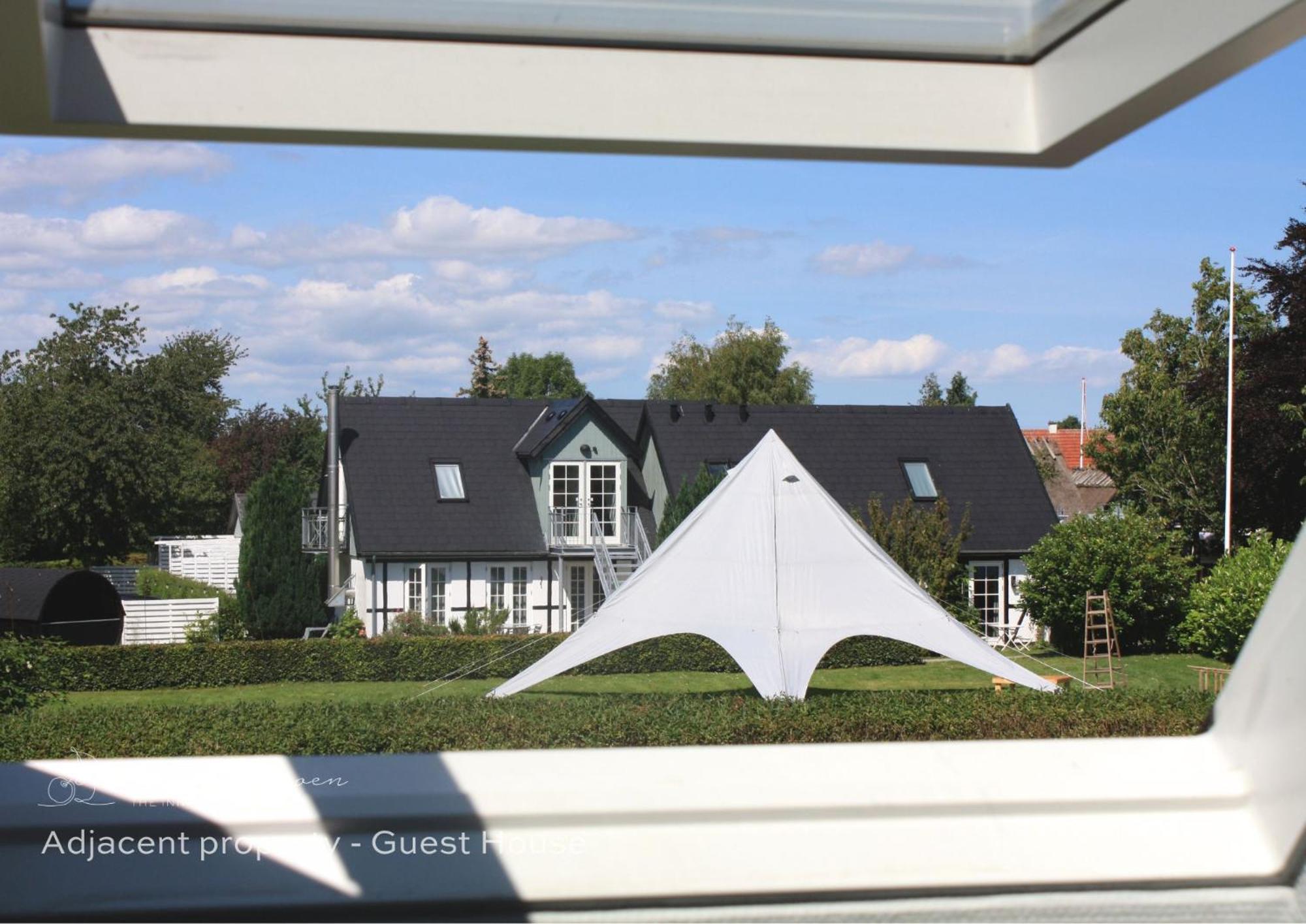 Kirsebaerkroen - The Inn Between Præstø Exteriör bild