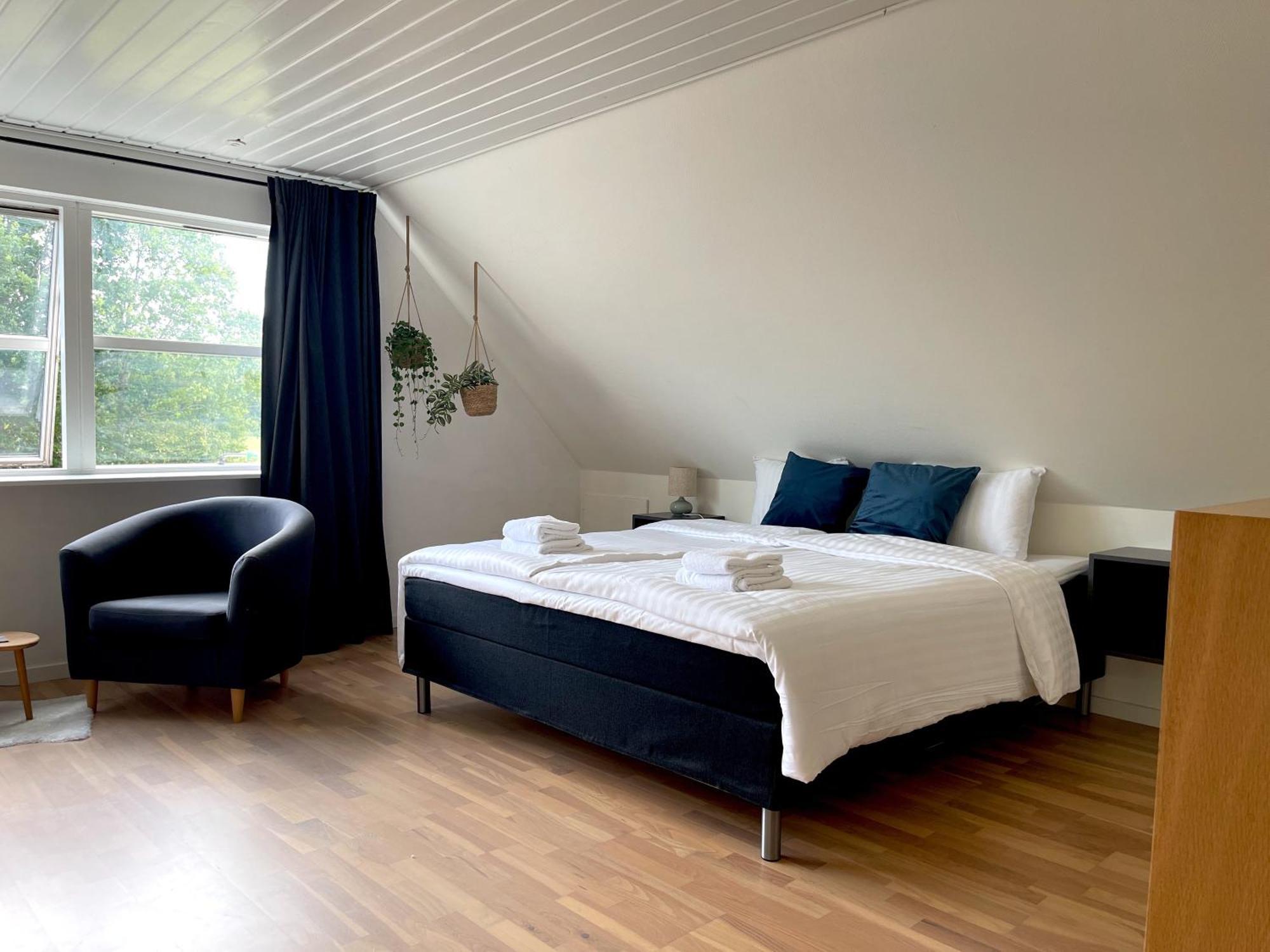Kirsebaerkroen - The Inn Between Præstø Exteriör bild